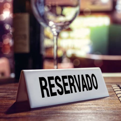 Reserva tu mesa para la noche de karaoke